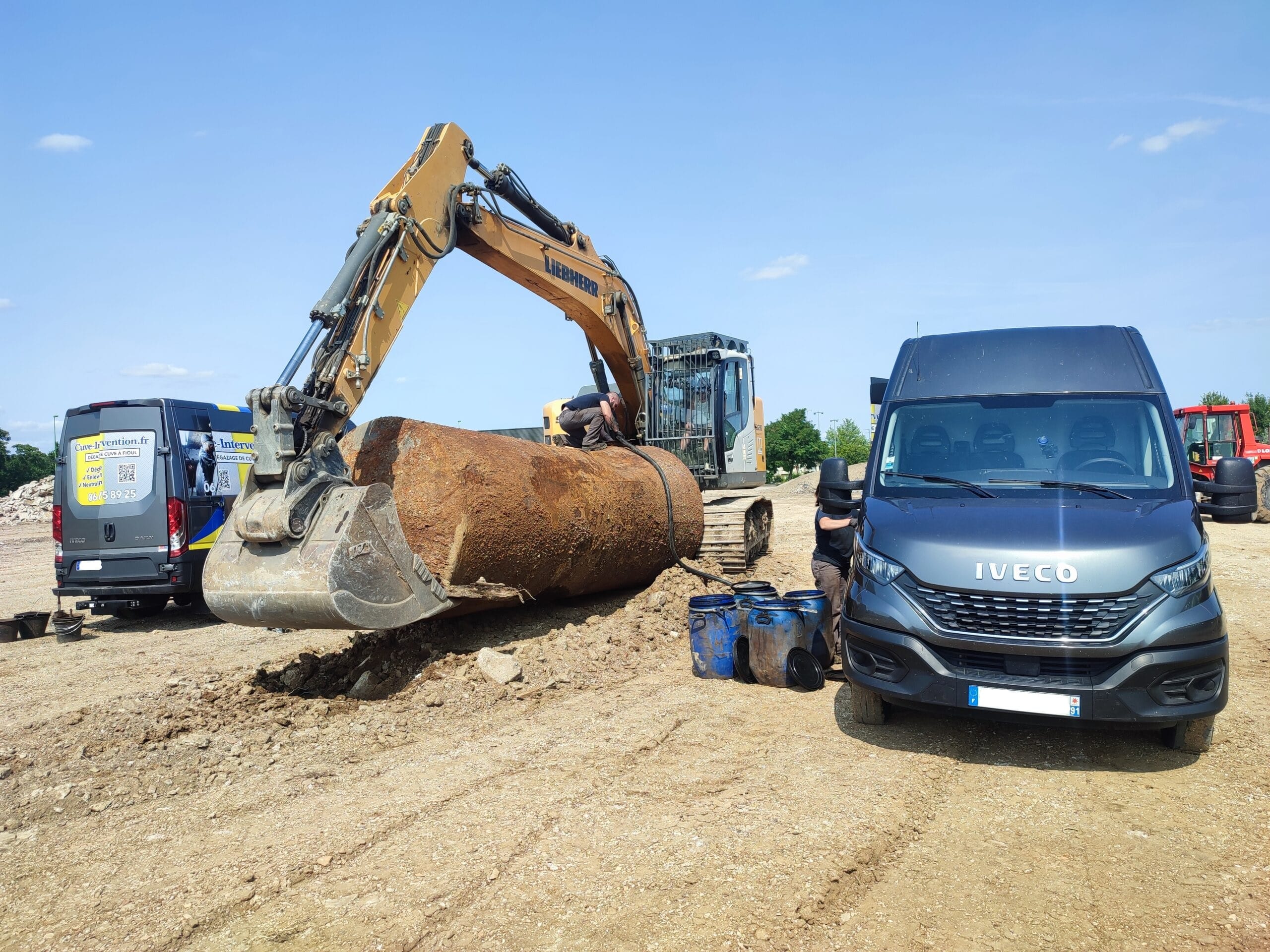 Qui appeler pour l'enlèvement d'une cuve à fioul ? Entreprise enlèvement de cuve à fioul à Paris, Île de France et dans l'Yonne | Cuve Intervention